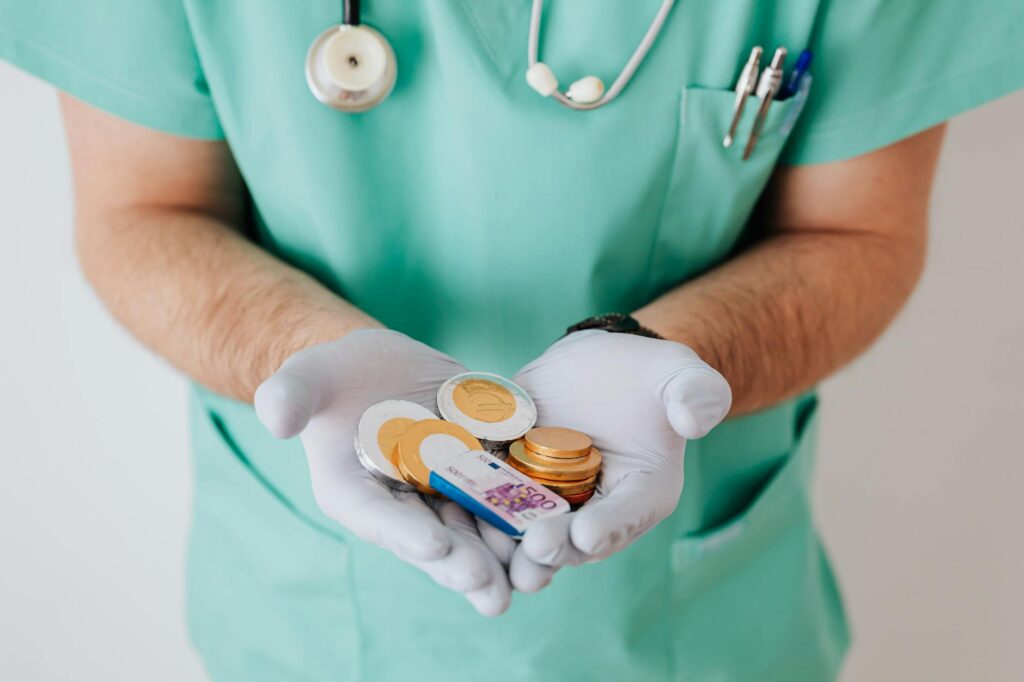 Qué es un seguro médico y su impacto en inversiones 1 pexels photo 4021796 9