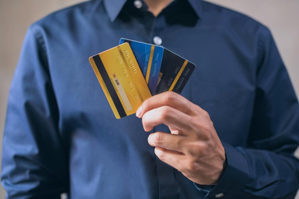 Cómo elegir seguros con beneficios de tarjetas 1 pexels photo 4691474