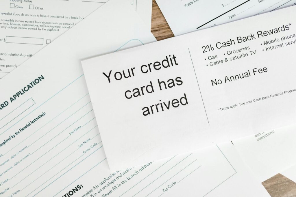 Seguros y tarjetas de crédito con rewards 1 pexels photo 7821935