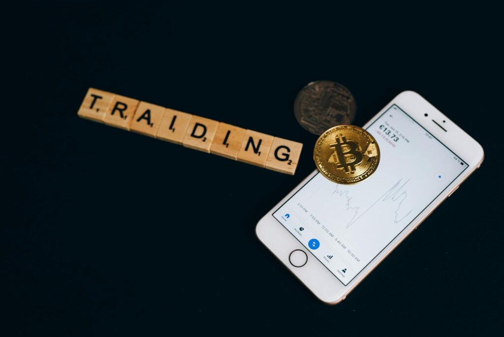 Los mejores seguros para trading y criptos 1 pexels photo 8358147 1